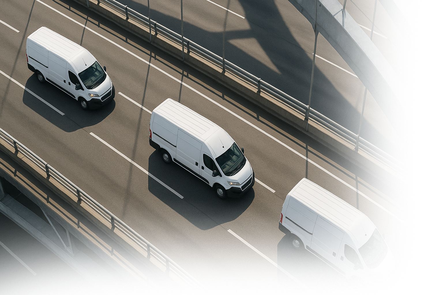 Drei weiße Lieferwagen fahren auf einer mehrspurigen Autobahn, ideal für moderne Fahrzeugortung und GPS Ortungslösungen.